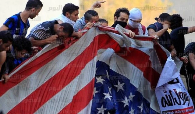 العداء للأميركيين في مصر يهدد بتعقيد العلاقات بين البلدين العداء للأميركيين في مصر يهدد بتعقيد العلاقات بين البلدين