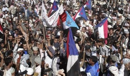 "الحراك الجنوبي" اليمني يتظاهر مطالباً بالإستقلال "الحراك الجنوبي" اليمني يتظاهر مطالباً بالإستقلال