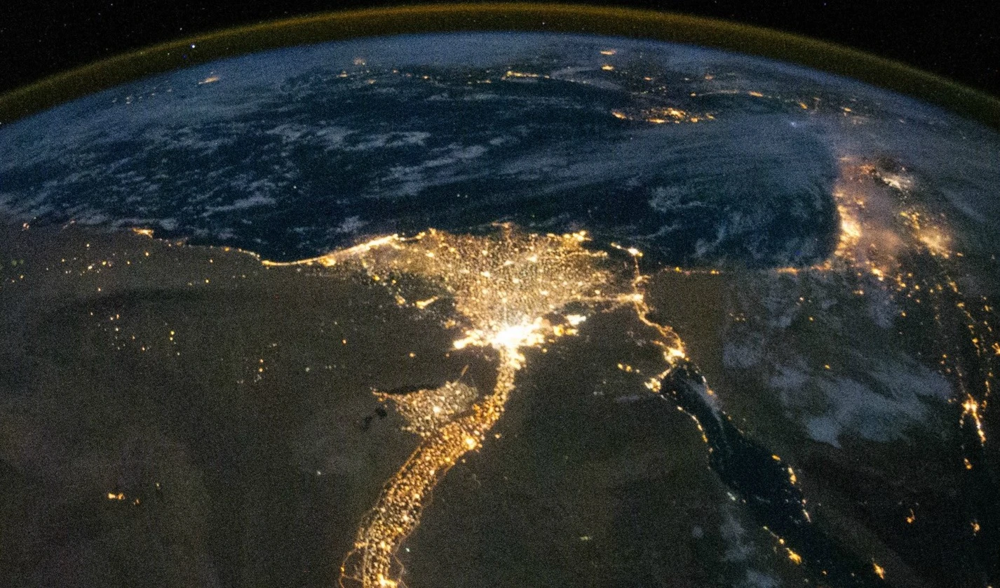 صورة ليلية لجزء من منطقة الشرق الأوسط صورة ليلية لجزء من منطقة الشرق الأوسط