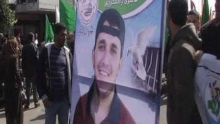 عرافات جرادات خلال تشييعه عرافات جرادات خلال تشييعه