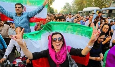 احتفلت ايران بنسائها ورجالها بالتأهل إلى كأس العالم احتفلت ايران بنسائها ورجالها بالتأهل إلى كأس العالم