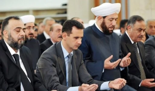 التلفزيون السوري يبثّ مشاهد تظهر الرئيس الأسد وهو يؤدي صلاة العيد في دمشق التلفزيون السوري يبثّ مشاهد تظهر الرئيس الأسد وهو يؤدي صلاة العيد في دمشق