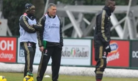 سيدورف وبالوتيللي في الحصة التدريبية للأول مع ميلان سيدورف وبالوتيللي في الحصة التدريبية للأول مع ميلان