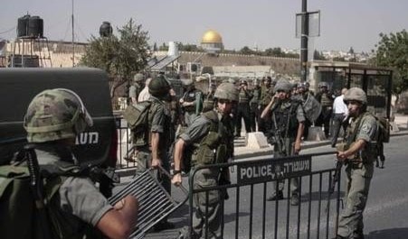 سلطات الاحتلال تمنع دخول الفسطينيين دون سن الخمسين إلى الحرم القدسي سلطات الاحتلال تمنع دخول الفسطينيين دون سن الخمسين إلى الحرم القدسي