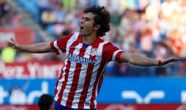 تياغو مينديش محتفلاً بتسجيله الهدف الأول لأتلتيكو مدريد أمام إسبانيول تياغو مينديش محتفلاً بتسجيله الهدف الأول لأتلتيكو مدريد أمام إسبانيول