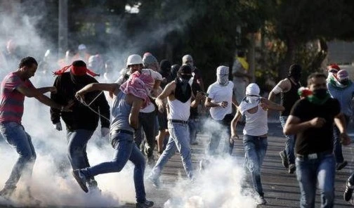 المواجهات شبه يومية بين الاحتلال والشباب الفلسطيني المواجهات شبه يومية بين الاحتلال والشباب الفلسطيني