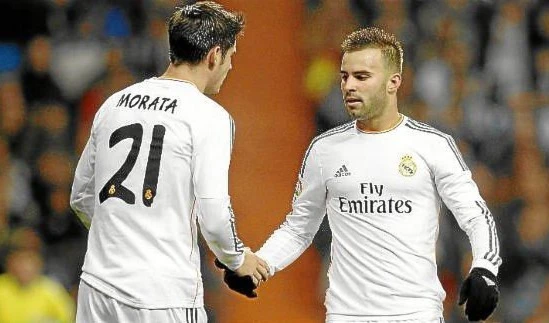 لاعبا ريال مدريد ألفارو موراتا وخيسي رودريغيز لاعبا ريال مدريد ألفارو موراتا وخيسي رودريغيز