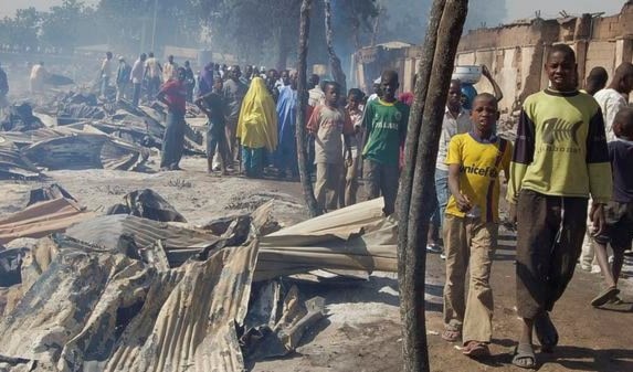 شهود عيان يقولون إن متشددين قتلوا 68 شخصاً شمال شرق نيجيريا شهود عيان يقولون إن متشددين قتلوا 68 شخصاً شمال شرق نيجيريا
