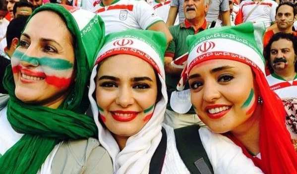 الفنانون الإيرانيون شاركوا الجمهور في دعم منتخبهم الفنانون الإيرانيون شاركوا الجمهور في دعم منتخبهم