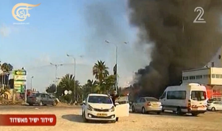 الدخان يتصاعد من محطة الوقود في أسدود الدخان يتصاعد من محطة الوقود في أسدود