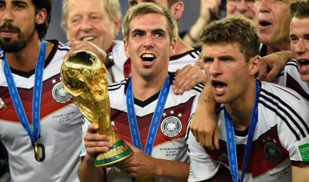 فيليب لام يرفع كأس العالم فيليب لام يرفع كأس العالم