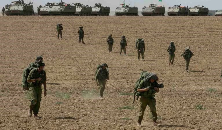 فايننشال تايمز: إسرائيل تبدو في طور الاعداد لدفع الجنود على مسافات أعمق داخل غزة فايننشال تايمز: إسرائيل تبدو في طور الاعداد لدفع الجنود على مسافات أعمق داخل غزة