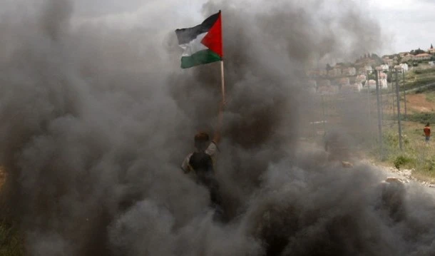 المواجهات الفلسطينية مستمرة في الضفة الغربية والقدس المحتلة مع شرطة الاحتلال المواجهات الفلسطينية مستمرة في الضفة الغربية والقدس المحتلة مع شرطة الاحتلال