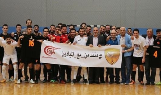 لاعبو فريق الميادين والجهاز الفني والإداري يحتفلون بالفوز لاعبو فريق الميادين والجهاز الفني والإداري يحتفلون بالفوز