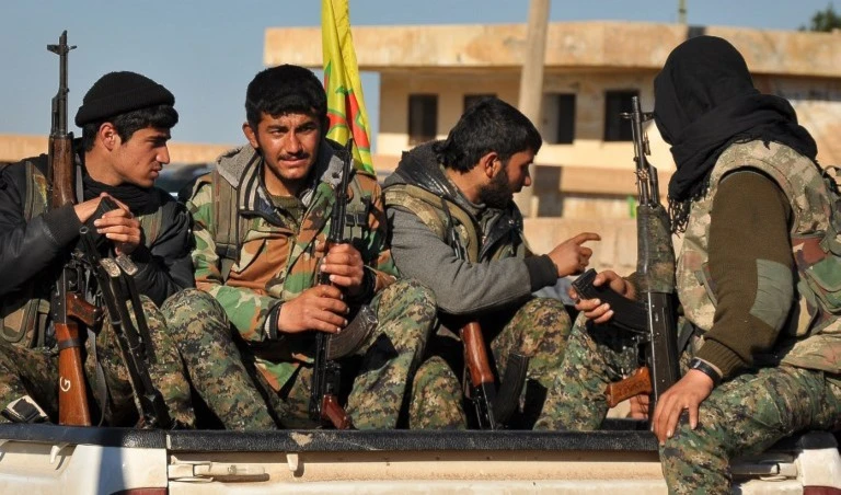 مجموعة من المقاتلين الأكراد في تل حميس في الحسكة (أ ف ب) مجموعة من المقاتلين الأكراد في تل حميس في الحسكة (أ ف ب)