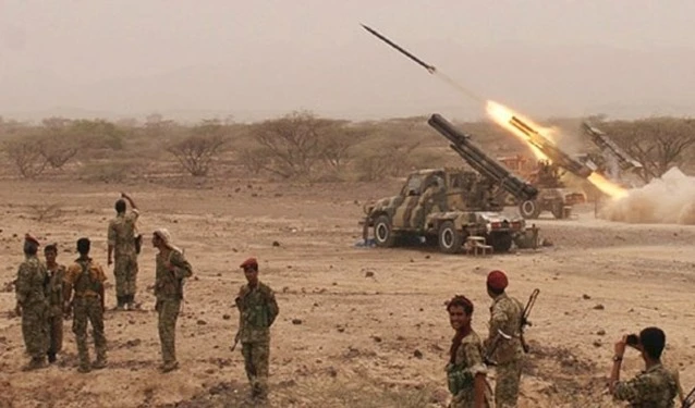 الجيش اليمني يقصف مواقع سعودية حدودية الجيش اليمني يقصف مواقع سعودية حدودية