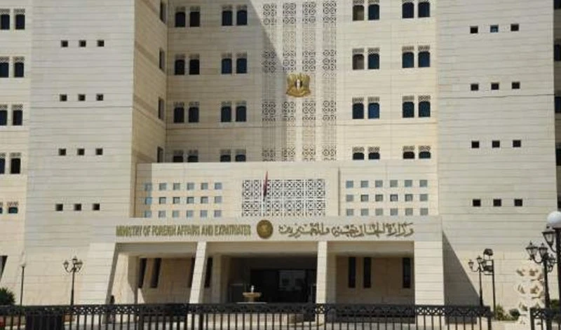 الخارجية السورية: نرفض الاتهامات التي تضمنها القرار ونعتبره منحازا ويعكس وجهة نظر مجموعة من الدول فقط الخارجية السورية: نرفض الاتهامات التي تضمنها القرار ونعتبره منحازا ويعكس وجهة نظر مجموعة من الدول فقط