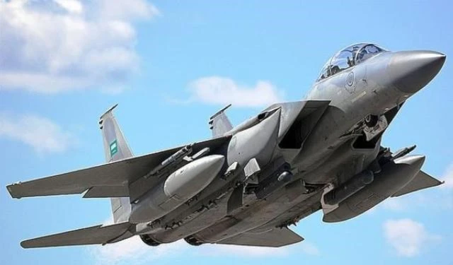 طائرات التحالف السعودي مستمرة في غاراتها على المناطق السكنية في اليمن طائرات التحالف السعودي مستمرة في غاراتها على المناطق السكنية في اليمن