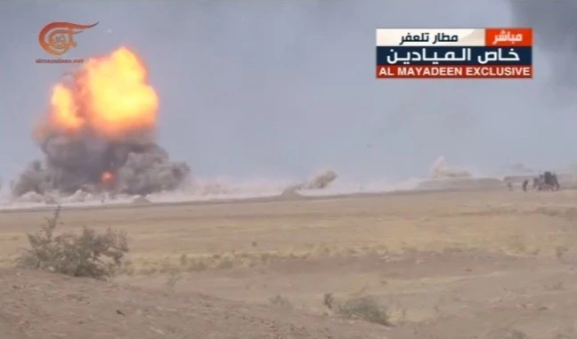 على الهواء تفجير سيارة مفخخة خلال رسالة مراسل الميادين قرب تلعفر على الهواء تفجير سيارة مفخخة خلال رسالة مراسل الميادين قرب تلعفر