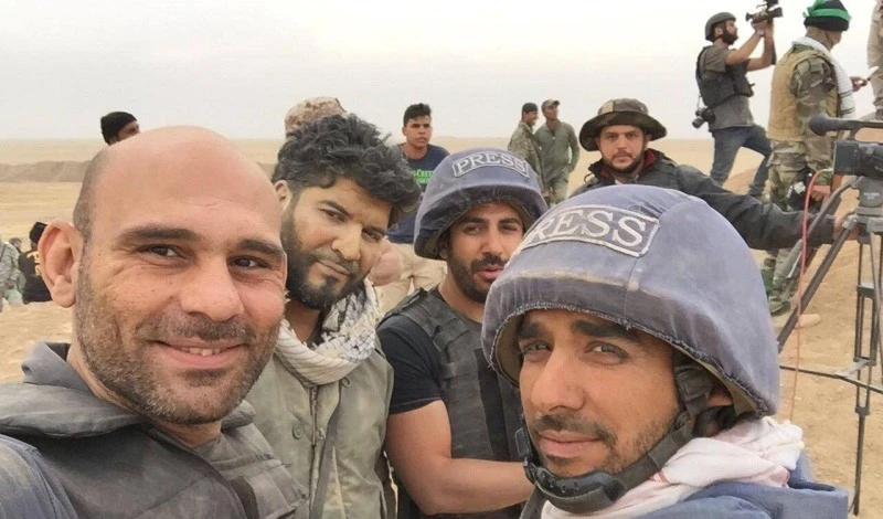 بعض الزملاء في فريق الميادين خلال تغطية معركة الموصل بعض الزملاء في فريق الميادين خلال تغطية معركة الموصل