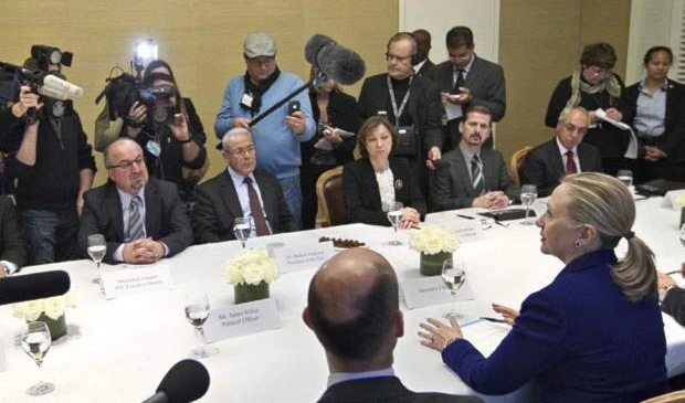 حذّر ترامب من أن أن كلينتون ستدُخل الولايات المتحدة إلى حرب عالمية جديدة بشأن الصراع في سوريا حذّر ترامب من أن أن كلينتون ستدُخل الولايات المتحدة إلى حرب عالمية جديدة بشأن الصراع في سوريا