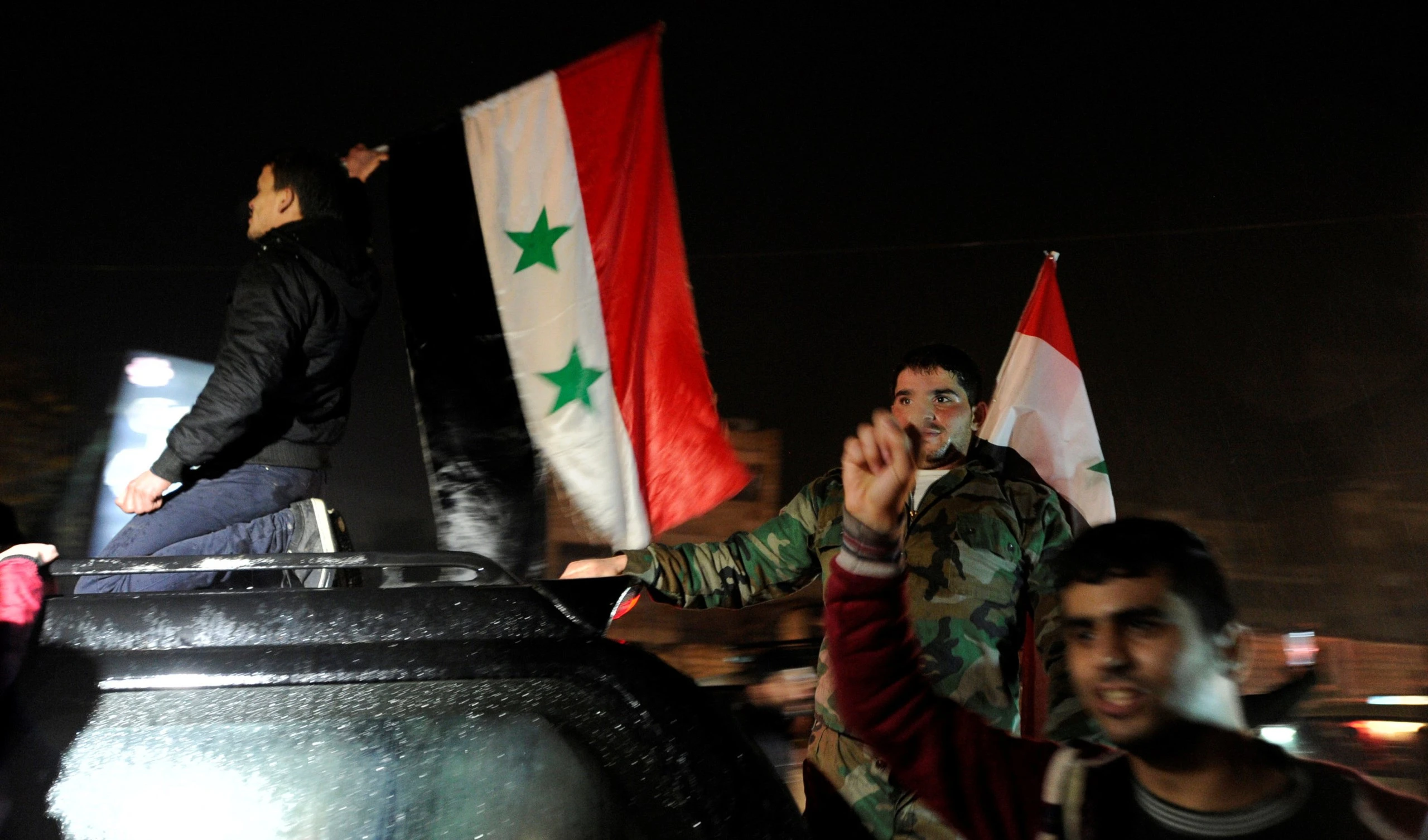 عمّت الاحتفالات مدينة حلب احتفالاً بتحريرها وتوحيدها عمّت الاحتفالات مدينة حلب احتفالاً بتحريرها وتوحيدها