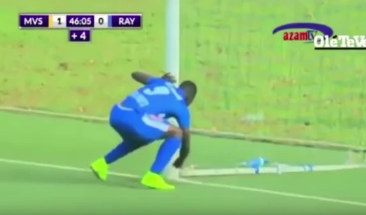 اللاعب خلال قيامه بما يعتقده سحراً وشعوذة اللاعب خلال قيامه بما يعتقده سحراً وشعوذة
