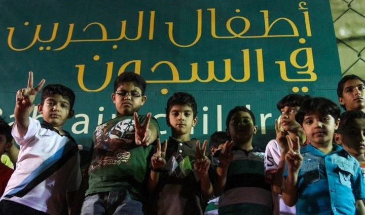 الحكومة البحرينية تستخدم فئة الطفولة كأحد أوراق الانتقام السياسي ضد معارضيها. الحكومة البحرينية تستخدم فئة الطفولة كأحد أوراق الانتقام السياسي ضد معارضيها.