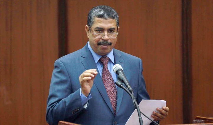 بحاح يعتبر أن قرار إقالته يعدّ تخلّيا صريحاً عن كل المرجعيات الحاكمة للفترة الانتقالية بحاح يعتبر أن قرار إقالته يعدّ تخلّيا صريحاً عن كل المرجعيات الحاكمة للفترة الانتقالية