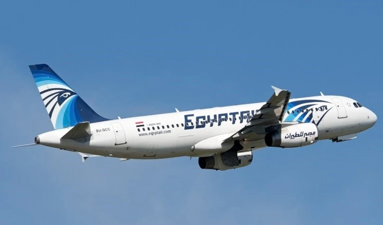 المحققون المصريون سيكملون اليوم إصلاح وحدتي الذاكرة في الصندوقين الأسودين للطائرة المنكوبة المحققون المصريون سيكملون اليوم إصلاح وحدتي الذاكرة في الصندوقين الأسودين للطائرة المنكوبة