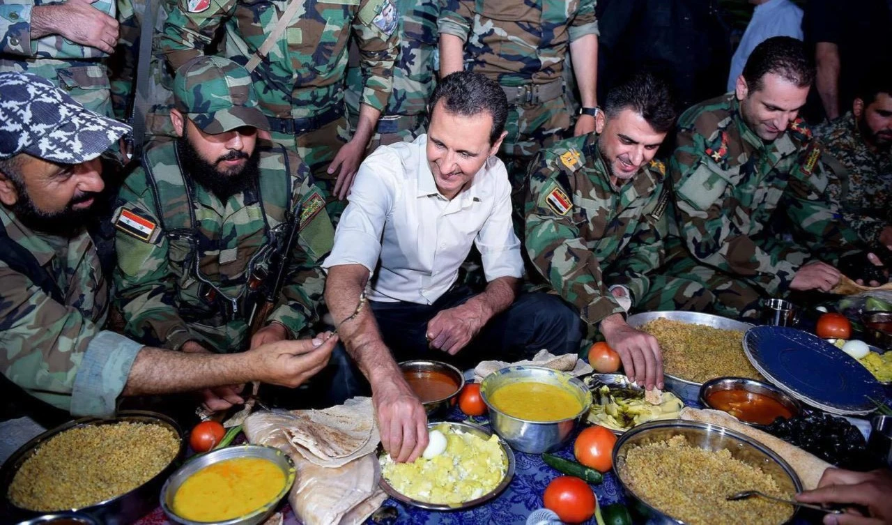 الأسد زار جوبر شرق العاصمة الواقعة على تماس مع المسلحين قبل سنة ونصف الأسد زار جوبر شرق العاصمة الواقعة على تماس مع المسلحين قبل سنة ونصف