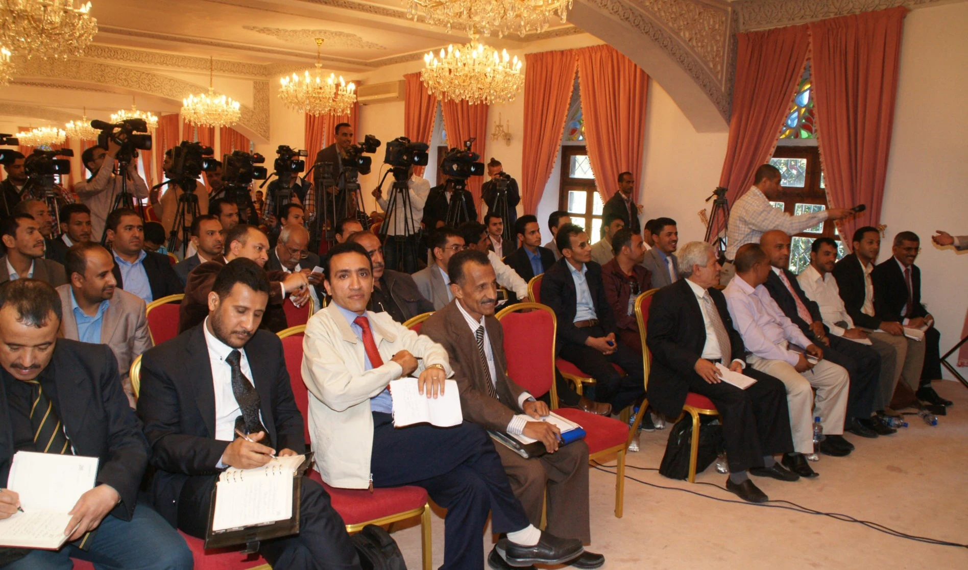 المشاورات ستنطلق بجلسة مشتركة بحضور ولد الشيخ احمد المشاورات ستنطلق بجلسة مشتركة بحضور ولد الشيخ احمد