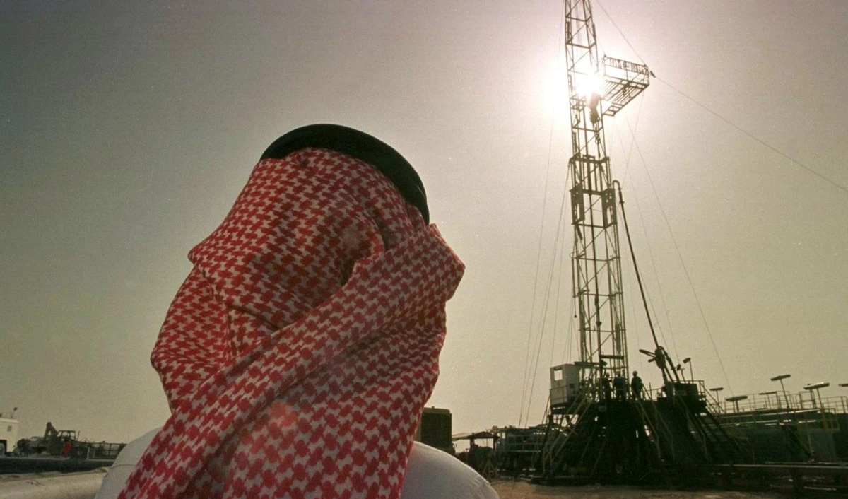 لمّحت السعودية إلى زيادة إنتاجها النفطي إلى مستوى قياسي لمّحت السعودية إلى زيادة إنتاجها النفطي إلى مستوى قياسي