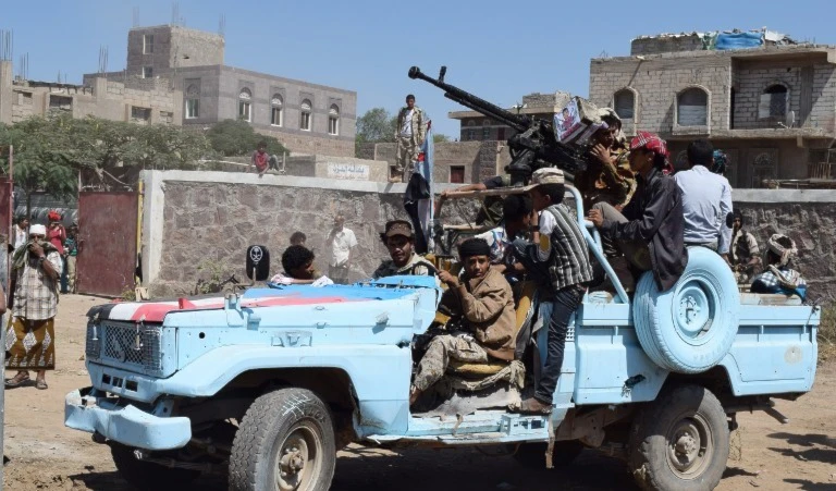 مواجهات متقطعة بين قوات الجيش واللجان الشعبية من جهة وقوات الرئيس هادي من جهة أخرى عند المحور الشرقي مواجهات متقطعة بين قوات الجيش واللجان الشعبية من جهة وقوات الرئيس هادي من جهة أخرى عند المحور الشرقي