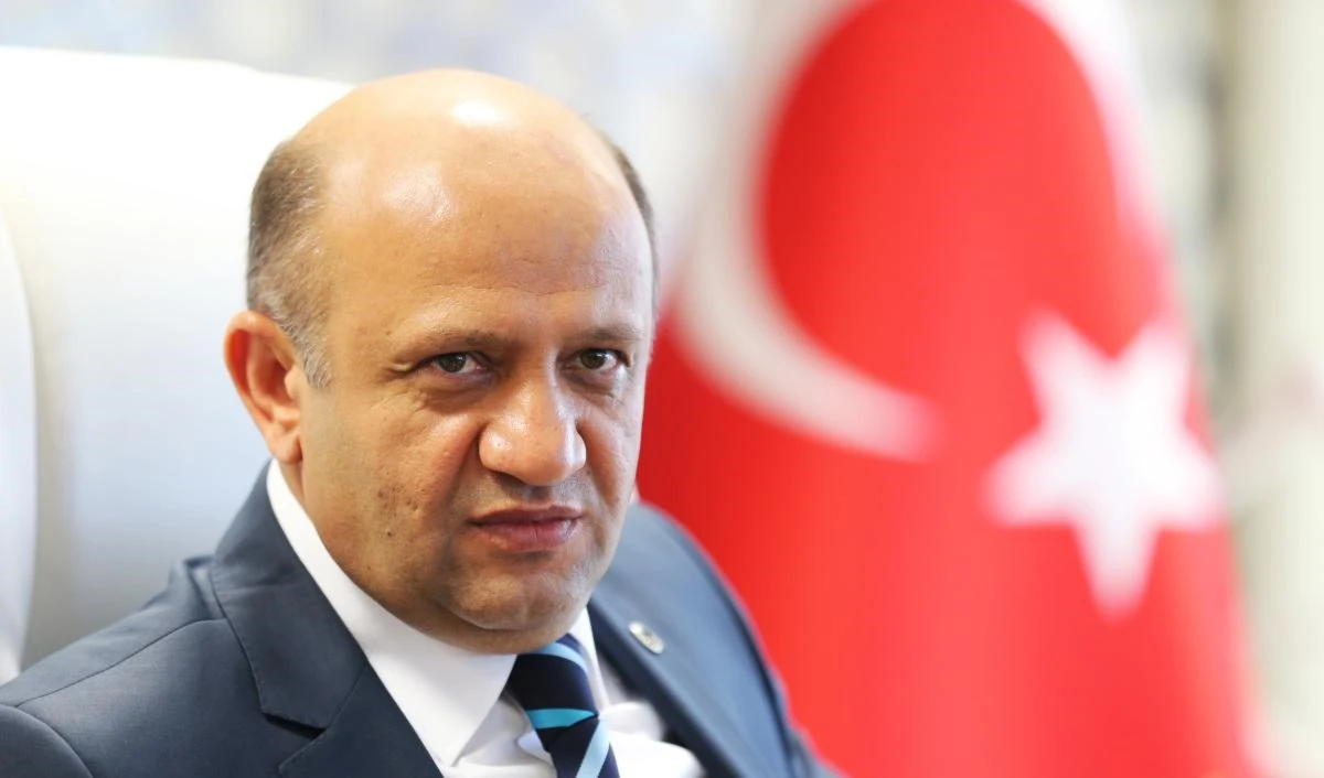 انتقد وزير الدفاع التركي تقاعص الولايات المتّحدة عن تقديم الدعم الكافي لتركيا في الحرب ضد داعش انتقد وزير الدفاع التركي تقاعص الولايات المتّحدة عن تقديم الدعم الكافي لتركيا في الحرب ضد داعش