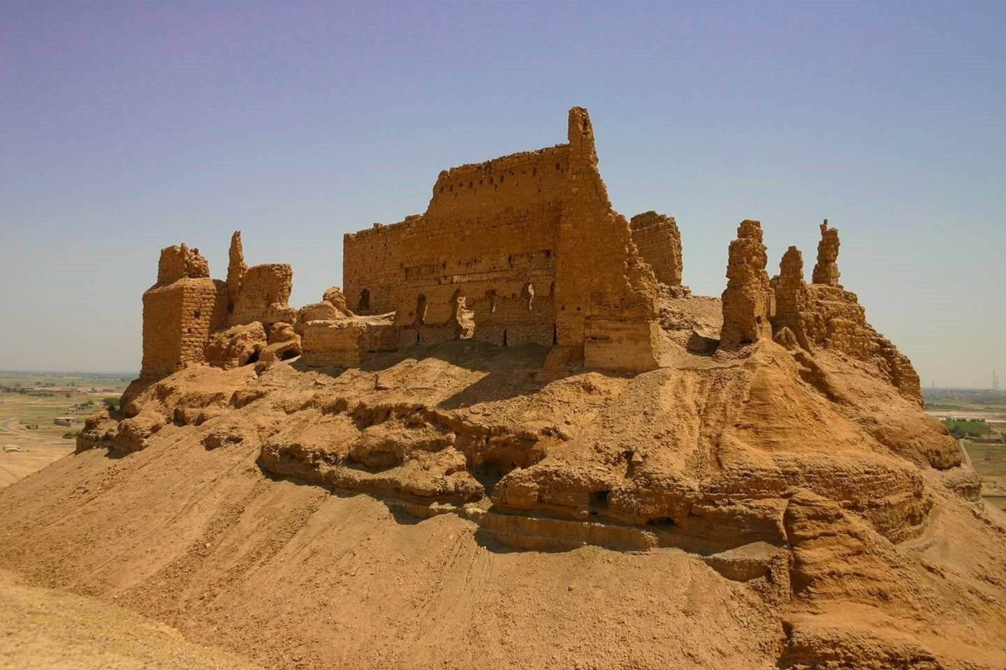 الجيش السوري يحرر قلعة الرحبة في القسم الغربي لمدينة الميادين بريف دير الزور الجيش السوري يحرر قلعة الرحبة في القسم الغربي لمدينة الميادين بريف دير الزور