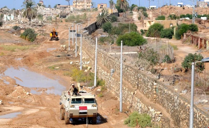 تساند وزارة الداخلية قوات الجيش في عمليات شمال سيناء بصورة مستمرة تساند وزارة الداخلية قوات الجيش في عمليات شمال سيناء بصورة مستمرة