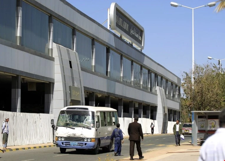 التحالف يمنع دخول سفن إغاثية إلى ميناء الحديدة التحالف يمنع دخول سفن إغاثية إلى ميناء الحديدة