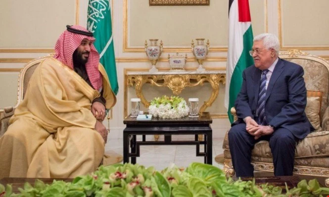 كشف المسؤولون للصحيفة أن الرئيس الفلسطيني كان يعلم تفاصيل "صفقة القرن" التي تعد لها الإدارة الأميركية كشف المسؤولون للصحيفة أن الرئيس الفلسطيني كان يعلم تفاصيل "صفقة القرن" التي تعد لها الإدارة الأميركية
