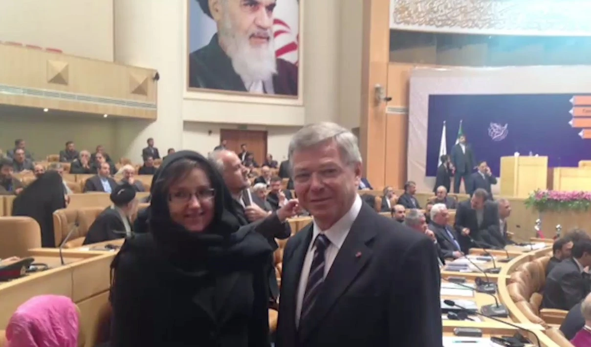 صورة لرئيس الوزراء النرويجي الأسبق خلال زيارته طهران قبل 3 سنوات صورة لرئيس الوزراء النرويجي الأسبق خلال زيارته طهران قبل 3 سنوات