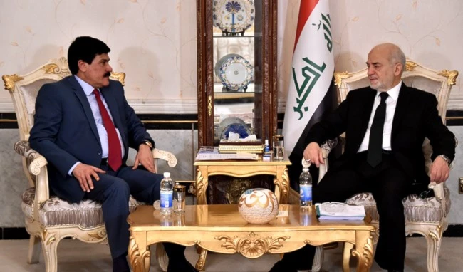 وزير الخارجية العراقي ابراهيم الجعفري مستقبلاً السفير السوري صطام الجدعان وزير الخارجية العراقي ابراهيم الجعفري مستقبلاً السفير السوري صطام الجدعان