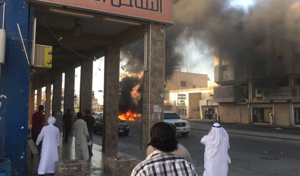 انفجار في سوق مياس أحد شوارع القطيف بالسعودية انفجار في سوق مياس أحد شوارع القطيف بالسعودية