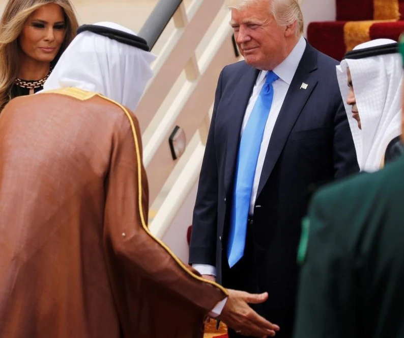 عن مسرحية تبادل الأدوار.. الأميركي يكتب ويُخرج عن مسرحية تبادل الأدوار.. الأميركي يكتب ويُخرج