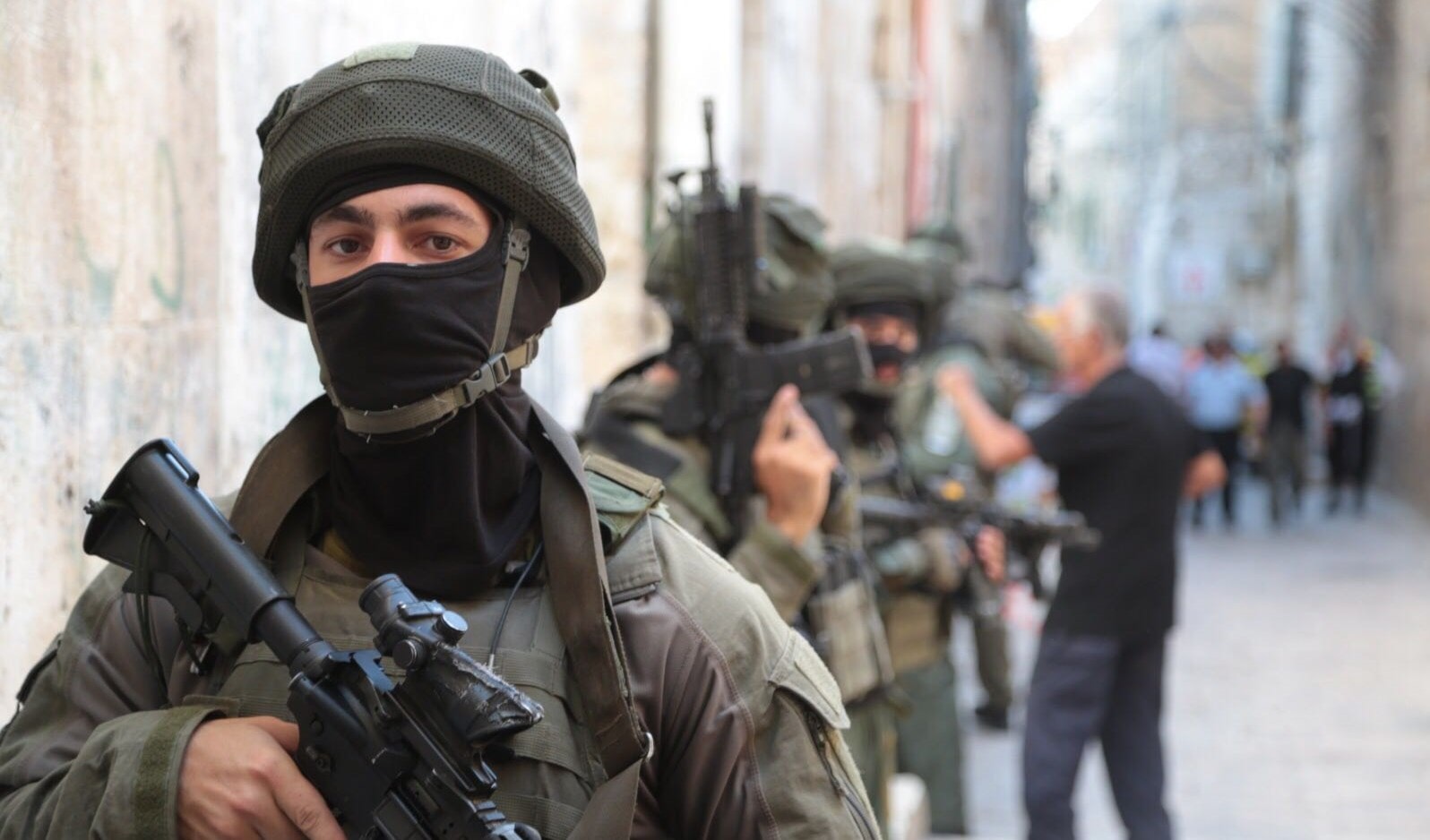 الفصائل الفلسطينية نددت باجراءات الاحتلال في مدينة القدس الفصائل الفلسطينية نددت باجراءات الاحتلال في مدينة القدس