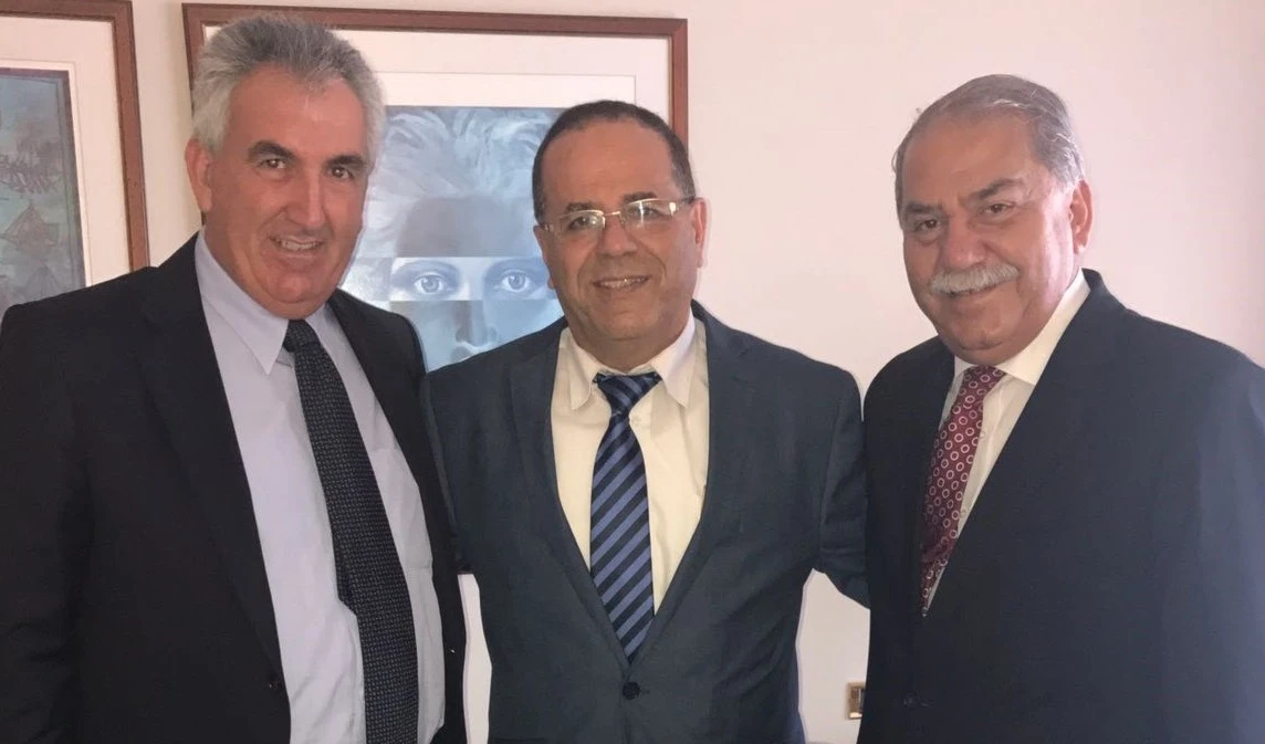 صورة نشرها موقع إسرائيلي لأيوب قرا مع مندوب حكومة الإنقاذ الليبية في مؤتمر رودوس صورة نشرها موقع إسرائيلي لأيوب قرا مع مندوب حكومة الإنقاذ الليبية في مؤتمر رودوس