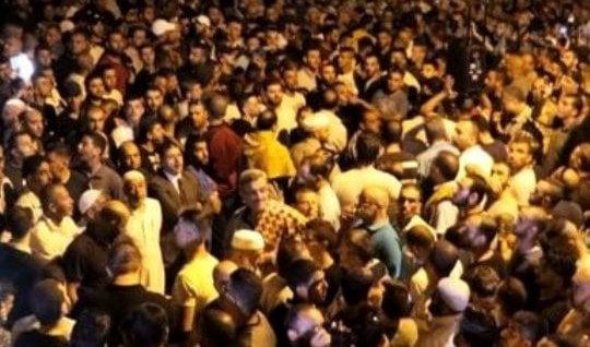 مواجهات عنيفة مع قوات الاحتلال بباب الأسباط مواجهات عنيفة مع قوات الاحتلال بباب الأسباط