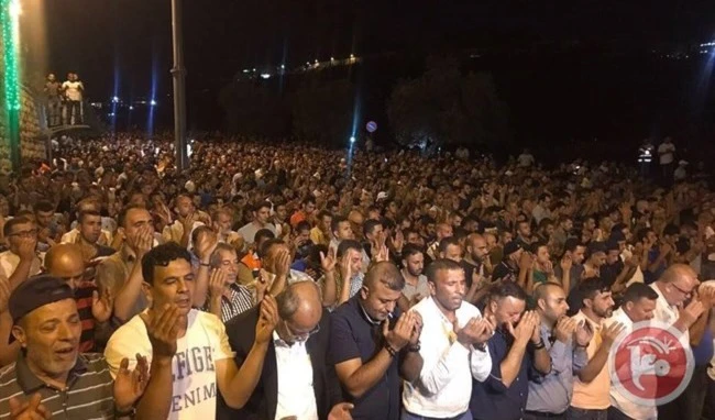 شهد محيط باب الأسباط صلاة حاشدة شهد محيط باب الأسباط صلاة حاشدة