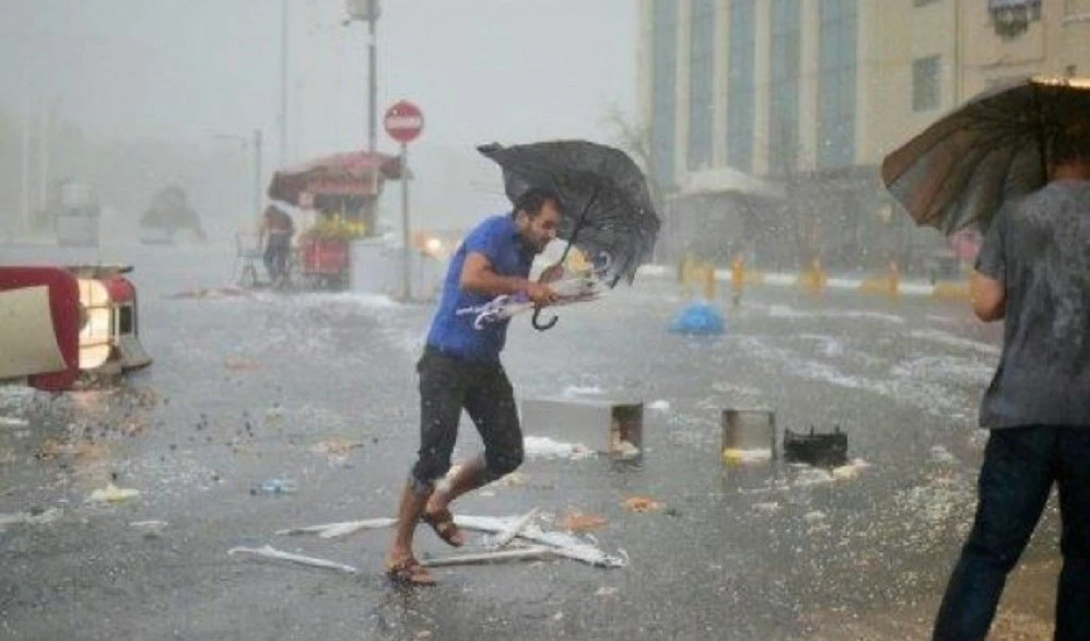 العاصفة أدت إلى جرح عدد من الأشخاص العاصفة أدت إلى جرح عدد من الأشخاص