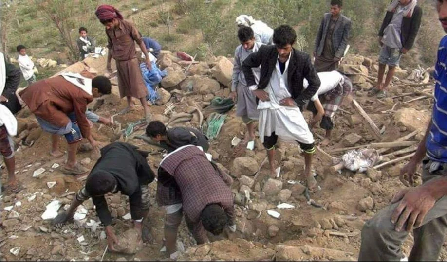 منزل أحد المواطنين اليمنيين في منطقة محضة بعد استهدافه منزل أحد المواطنين اليمنيين في منطقة محضة بعد استهدافه