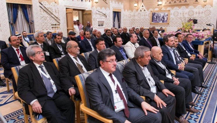الورقتان تتفقان على أن الشخصيات التي ستشارك في الوفد المفاوض تتم تسميتها في نهاية المؤتمر (أرشيف) الورقتان تتفقان على أن الشخصيات التي ستشارك في الوفد المفاوض تتم تسميتها في نهاية المؤتمر (أرشيف)